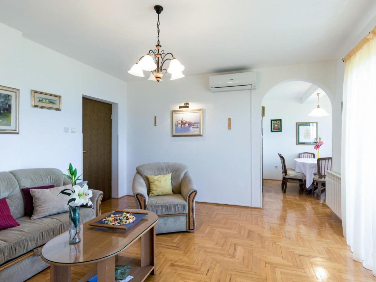Apartment Luka - Lov218 By Interhome 로브란 외부 사진